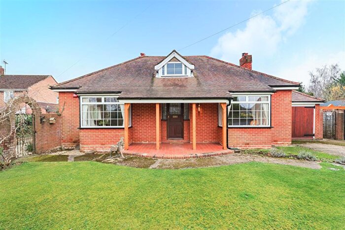 3 Bedroom Chalet For Sale In Hollybank Lane, Emsworth, PO10