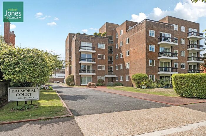 2 Bedroom Flat To Rent In Balmoral Court, Grand Avenue, West Worthing, West Sussex, BN11