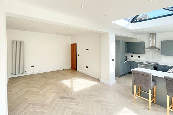 5 Bedroom Property To Rent In Willow Gardens, Ruislip, HA4