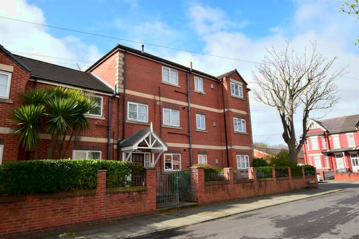 3 Bedroom Flat To Rent In Rosebery Court Rosebery Avenue Wallasey, CH44