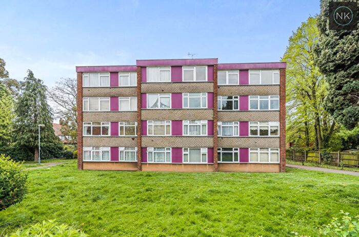 2 Bedroom Apartment To Rent In Beechwood Park, South Woodford, London, E18