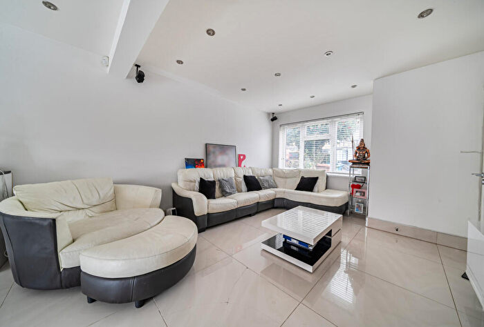 5 Bedroom Semi-Detached House For Sale In Boxtree Lane, Harrow, HA3