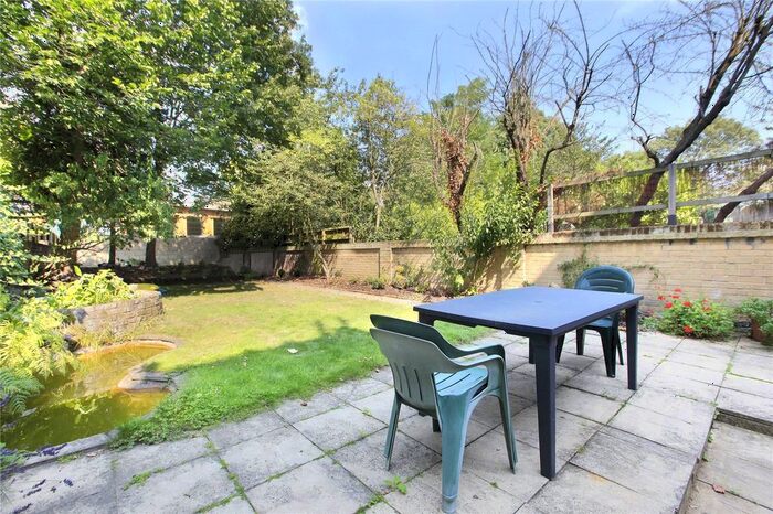 3 Bedroom Flat To Rent In North Side Wandsworth Common, Battersea, London, SW18
