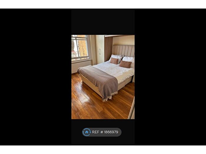 2 Bedroom Flat To Rent In Ladbroke Grove, London, W10