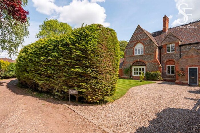 4 Bedroom Detached House For Sale In Tile Barn, Woolton Hill, RG20