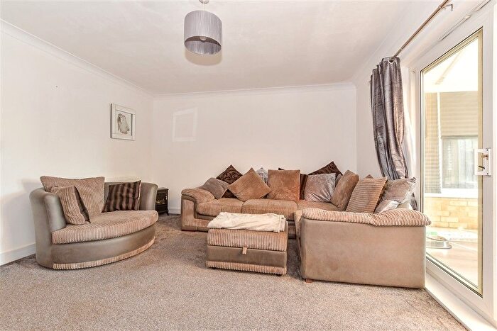 3 Bedroom End Of Terrace House For Sale In Aurelius Close, Kingsnorth, Ashford, Kent, TN23