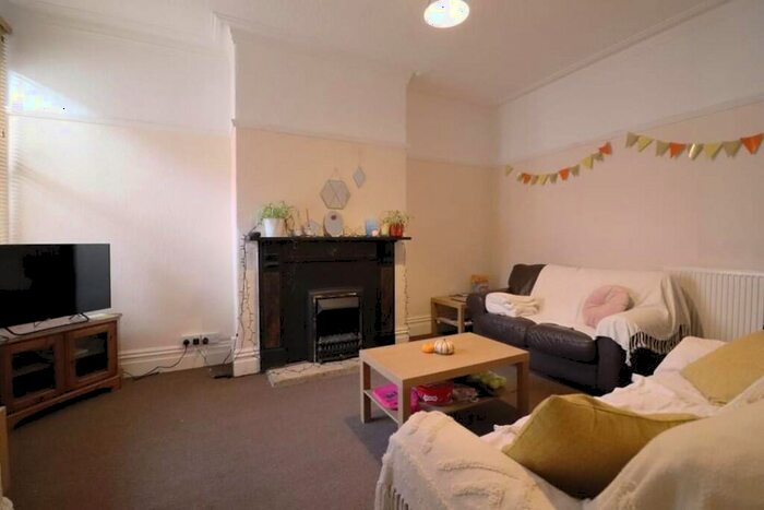 5 Bedroom Terraced House To Rent In Blandford Gardens, Leeds, West Yorkshire, LS2