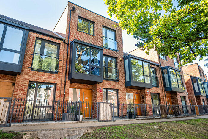 5 Bedroom Terraced House For Sale In Ruskin Parade, Edgware, HA8