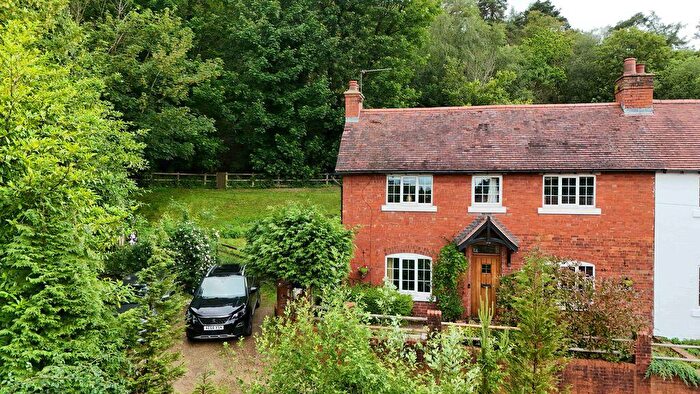 3 Bedroom Semi-Detached House For Sale In Lickey Road, Birmingham, B45