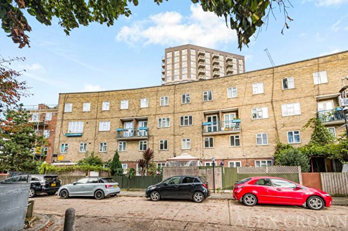 3 Bedroom Flat To Rent In Hale Gardens, Tottenham Hale, N17