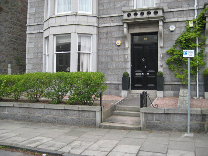 2 Bedroom Flat To Rent In Hamilton Place, Aberdeen, AB15