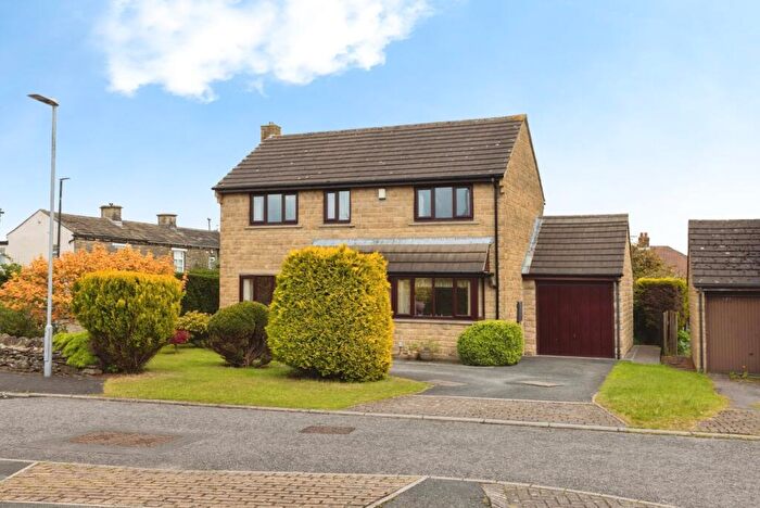 4 Bedroom Detached House For Sale In Acer Way, Scholes, Cleckheaton, BD19