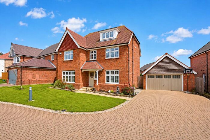 5 Bedroom Detached House For Sale In Mallard Crescent, Caddington, Luton, Bedfordshire, LU1
