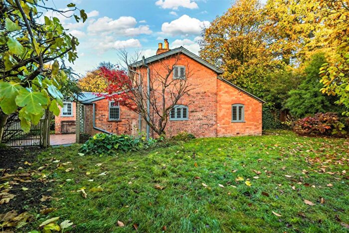 3 Bedroom Detached House For Sale In Hartmoor Road, Devizes, SN10