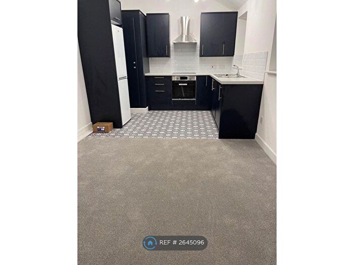 3 Bedroom Flat To Rent In Compstall Road, Romiley, Stockport, SK6