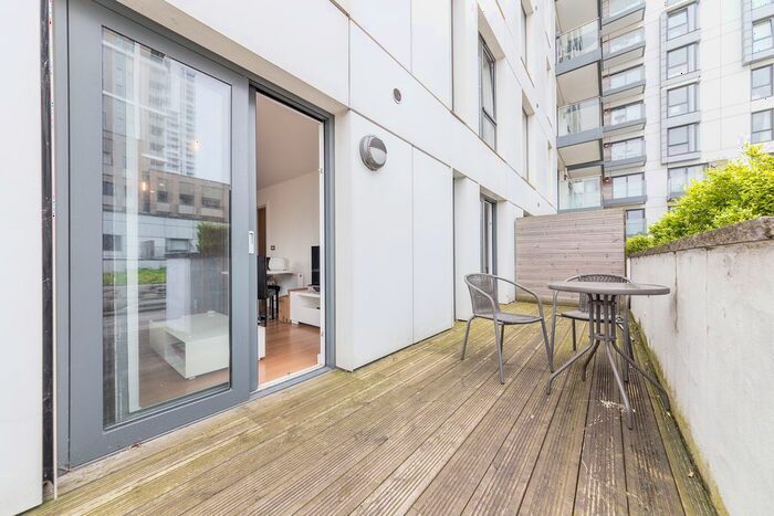 2 Bedroom Flat To Rent In City Peninsula, Barge Walk, London, SE10