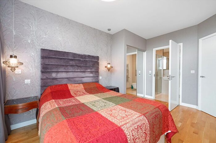 2 Bedroom Flat To Rent In Colonial Drive, London, W4