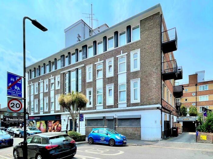 2 Bedroom Flat To Rent In Hartington Road, London, W13