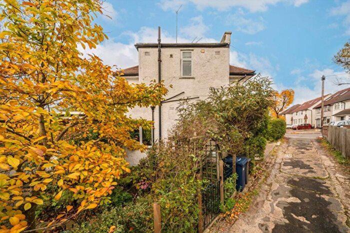 2 Bedroom Bungalow For Sale In Selborne Gardens, London, NW4