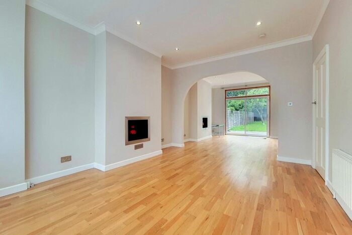 3 Bedroom Property To Rent In Witham Road, Anerley, London, SE20