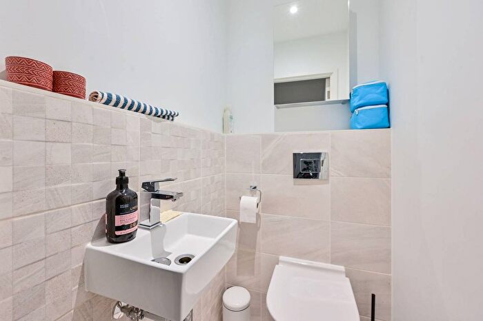 1 Bedroom Flat To Rent In Grange Road, Bermondsey, London, SE1
