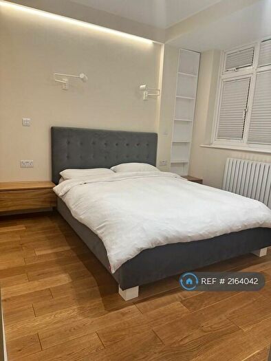 4 Bedroom Semi-Detached House To Rent In London, London, SE9