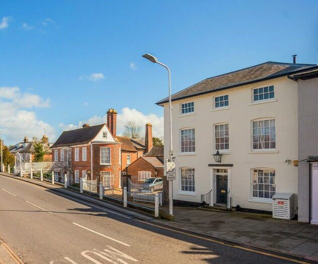 6 Bedroom Town House To Rent In High Street, Hungerford, Berkshire, ., RG17