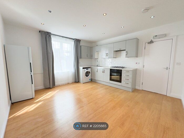 2 Bedroom Flat To Rent In Walthall Street, Crewe, CW2