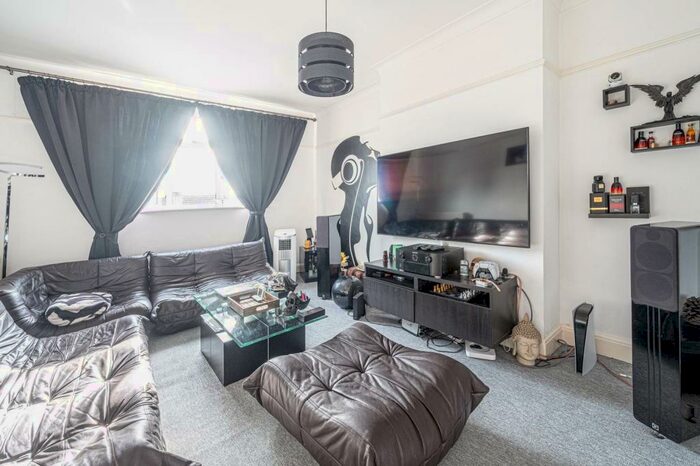 3 Bedroom Flat To Rent In Colindale Avenue, Colindale, London, NW9