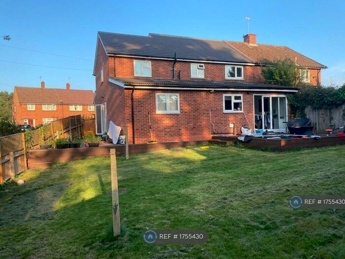 3 Bedroom End Of Terrace House To Rent In Birch Close, Camberley, GU15