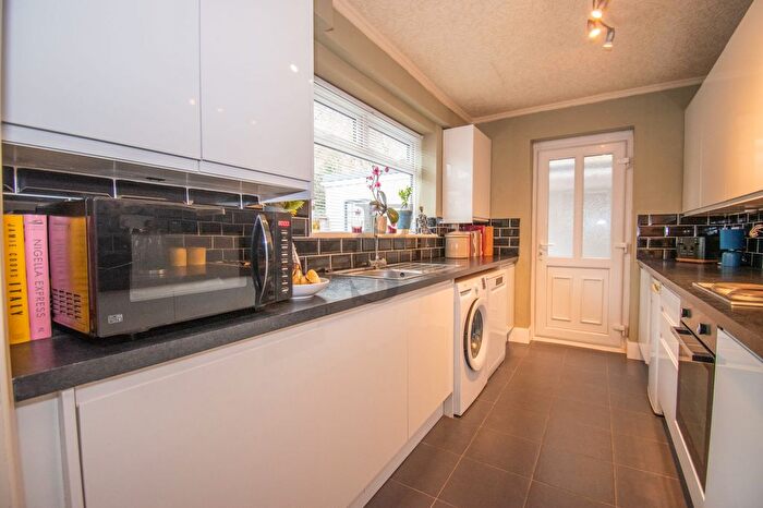 3 Bedroom Detached House For Sale In Lubbesthorpe Road, Leicester, LE3