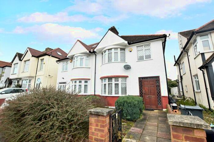 3 Bedroom Semi-Detached House To Rent In Park Avenue, Hounslow, TW3