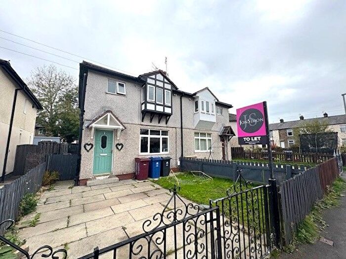3 Bedroom Semi-Detached House To Rent In Thirlmere Avenue, Burnley, BB10
