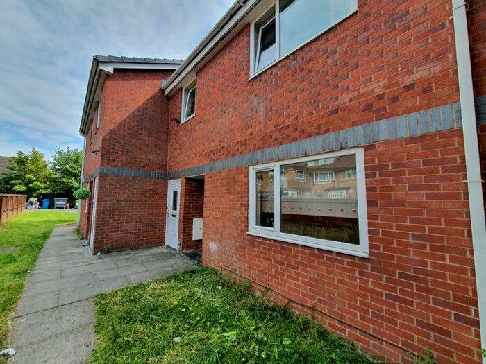 2 Bedroom Flat To Rent In Grosvenor Road, Cheadle Cheshire, SK8