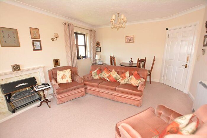 1 Bedroom Flat For Sale In Maxwell Road, Beaconsfield, HP9