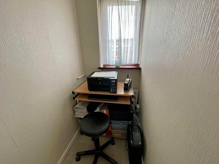 3 Bedroom Terraced House For Sale In Enfield Close, Dunstable, LU5