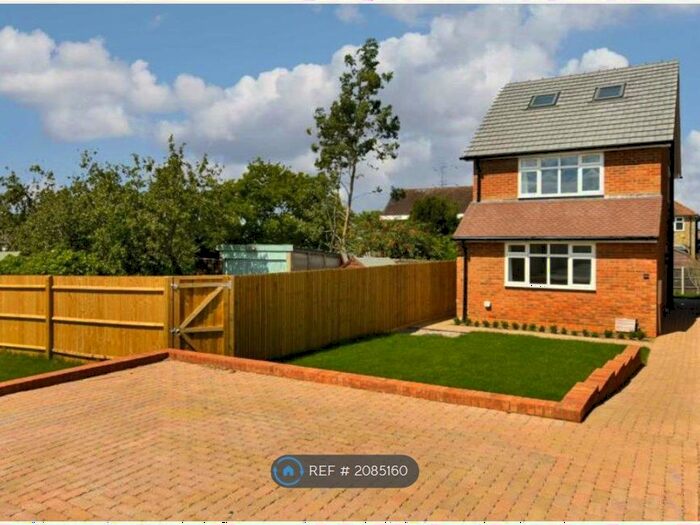 3 Bedroom Detached House To Rent In Headley Close, Surrey, KT19
