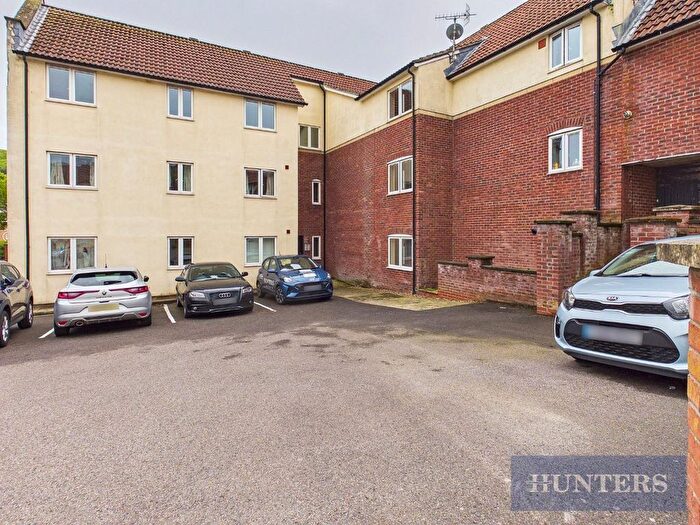 2 Bedroom Flat For Sale In Ingle Close, Scarborough, YO12
