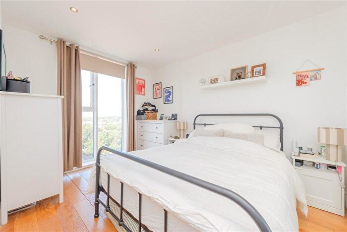 1 Bedroom Flat For Sale In Sutton Court Road, Sutton, Surrey, SM1