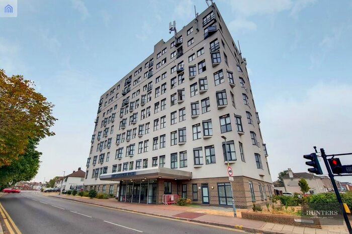 2 Bedroom Flat To Rent In High Road, Chadwell Heath, RM6