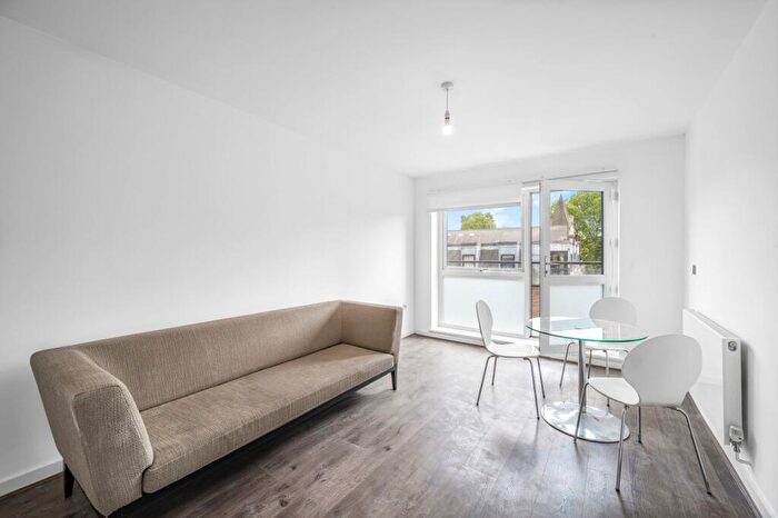 2 Bedroom Flat To Rent In Highland Court, Cudworth Street, E1