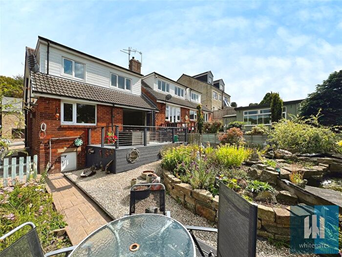 3 Bedroom Bungalow For Sale In Toothill Bank, Brighouse, HD6
