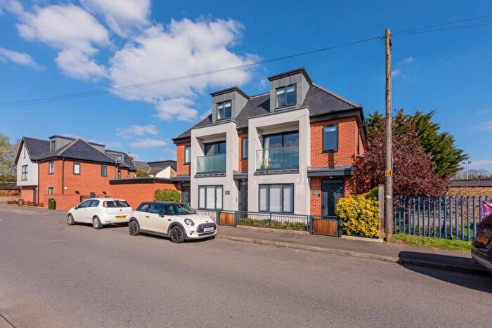 2 Bedroom Apartment For Sale In Minniecroft Road, Burnham, SL1