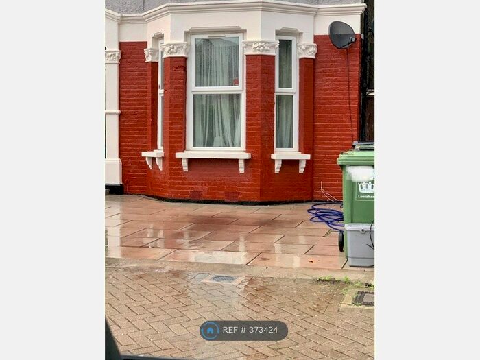 3 Bedroom Flat To Rent In Culverley Road, London, SE6