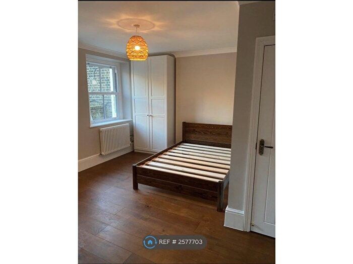 2 Bedroom Maisonette To Rent In Lewisham Way, London, SE14