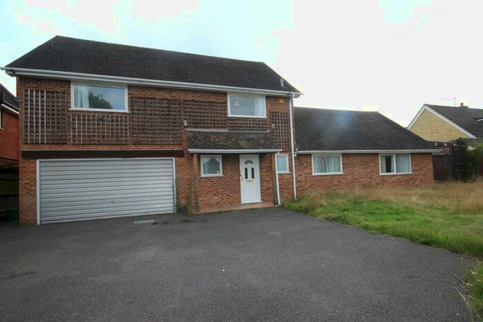 4 Bedroom Detached House To Rent In Dropmore Road, Burnham, Slough, SL1