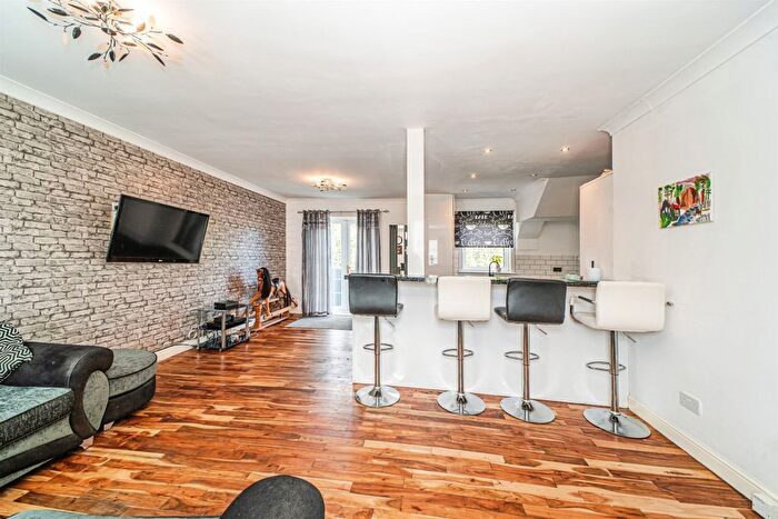3 Bedroom Terraced House For Sale In Cairnhill Circus, Glasgow, G52