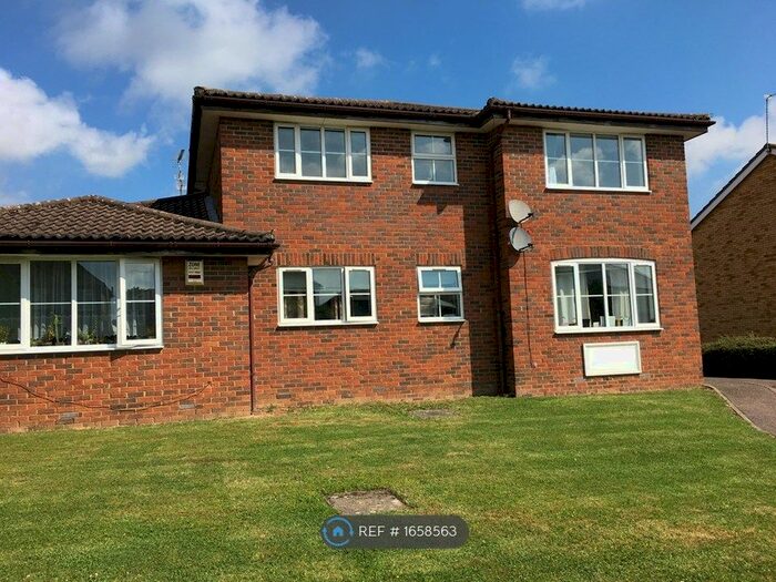 2 Bedroom Flat To Rent In St Wilfrids Road, New Barnet, EN4