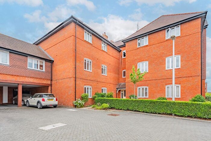 2 Bedroom Apartment For Sale In Foundry Court, Nr Cantley Park, RG40