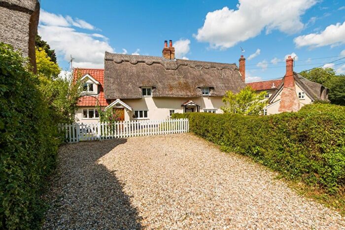 3 Bedroom Semi-Detached House For Sale In School Lane, Forward Green, IP14